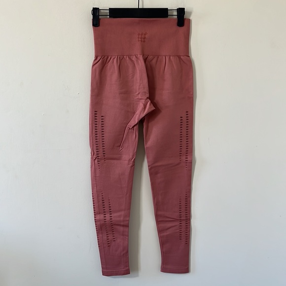 Jed North Pink High Rise Eyelet Full Length Seamless Leggings Size M/L - Picture 5 of 9